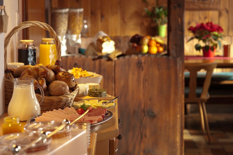 brasserie-CAVALAIRE SUR MER-min_breakfast_buffet_food_restaurant_meal_hotel_plate_fresh-718745